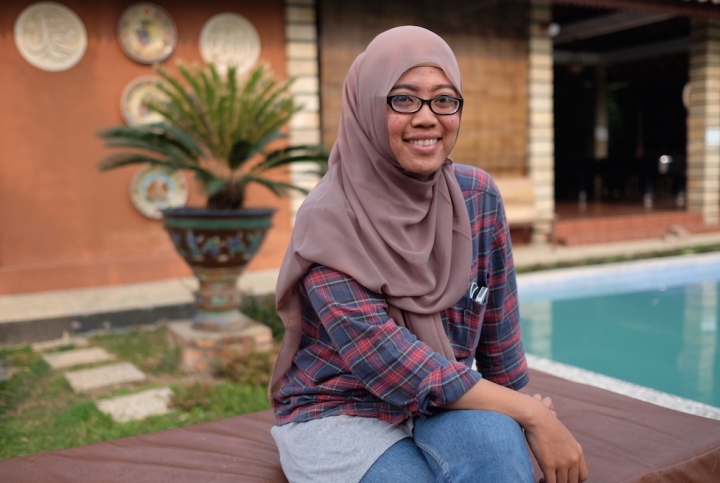 Izna Iskandar, Guru Muda yang Bahagia Karena Mengajar