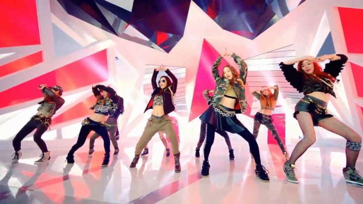Nge-Dance K-Pop Diiringi Musik Angklung? Ternyata Bisa!