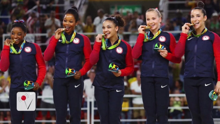 Tahu, Nggak, Kenapa Para Pemenang Olimpiade Menggigit Medali Mereka Ketika Berfoto?