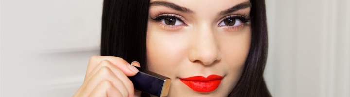 Tips Memakai Lipstik Merah Buat Anak Muda Cewek Supaya Nggak Kelihatan Berlebihan