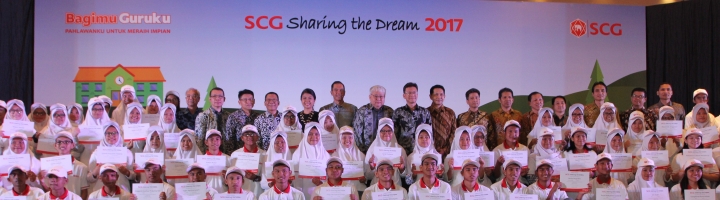 Berbekal Rasa Terima Kasih dan Hormat Pada Orangtua dan Guru, 400 Siswa Indonesia Berhasil Mendapatkan Beasiswa SCG Sharing the Dream 2017. Wow!
